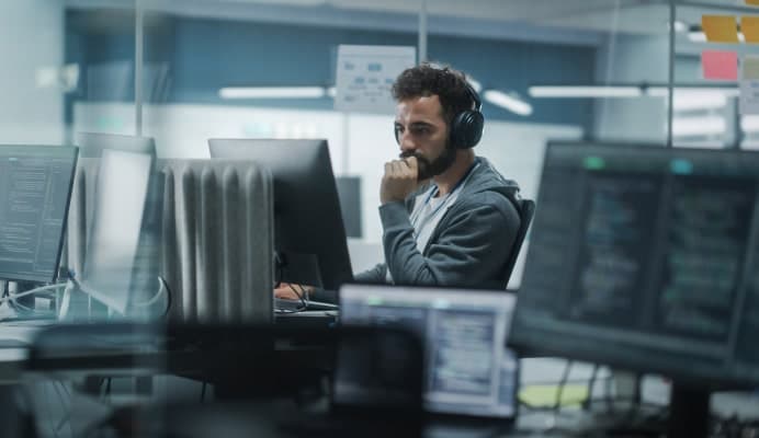 man_on_computer